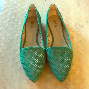Green Pointed Flats